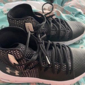 Under Armor size 8.5 women’s basketball shoes